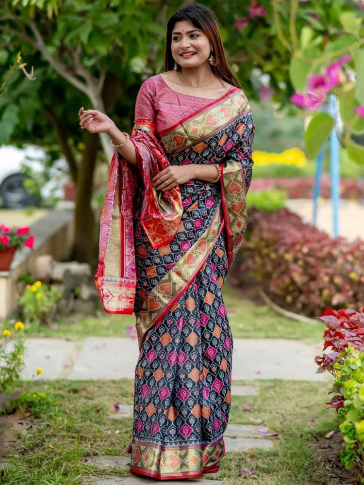 Black Banarasi Silk Handwoven Festival Casual Classic Style Saree