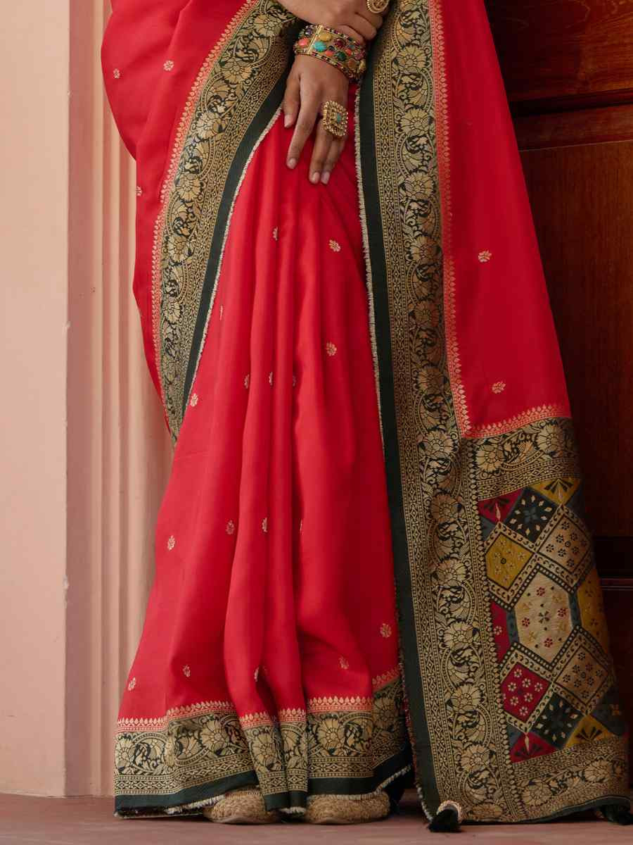 Deep Pink Viscose Handwoven Festival Wedding Heavy Border Saree