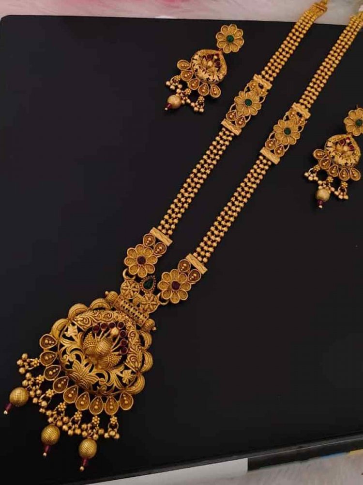 Golden Alloy Festival Wear Kundan Necklace