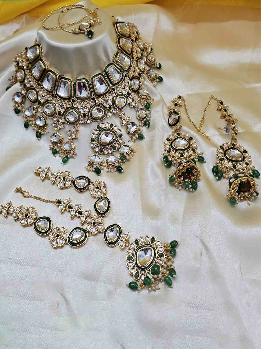 Green Alloy Bridal Wear Kundan Necklace