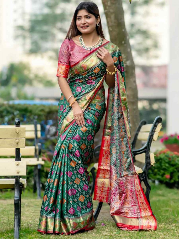 Green Banarasi Silk Handwoven Festival Casual Classic Style Saree