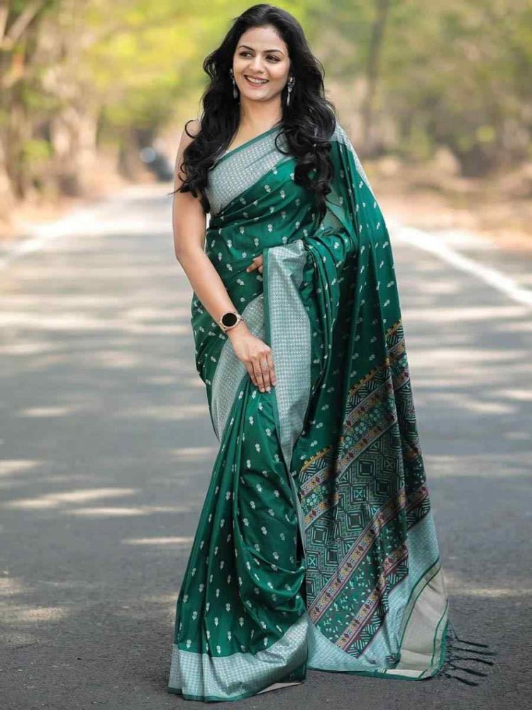 Green Banarasi Soft Silk Handwoven Festival Casual Heavy Border Saree