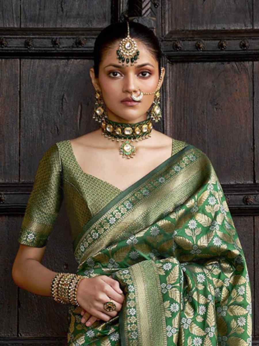 Green Poly Viscose Silk Banarasi Silk Handwoven Festival Casual Heavy Border Saree