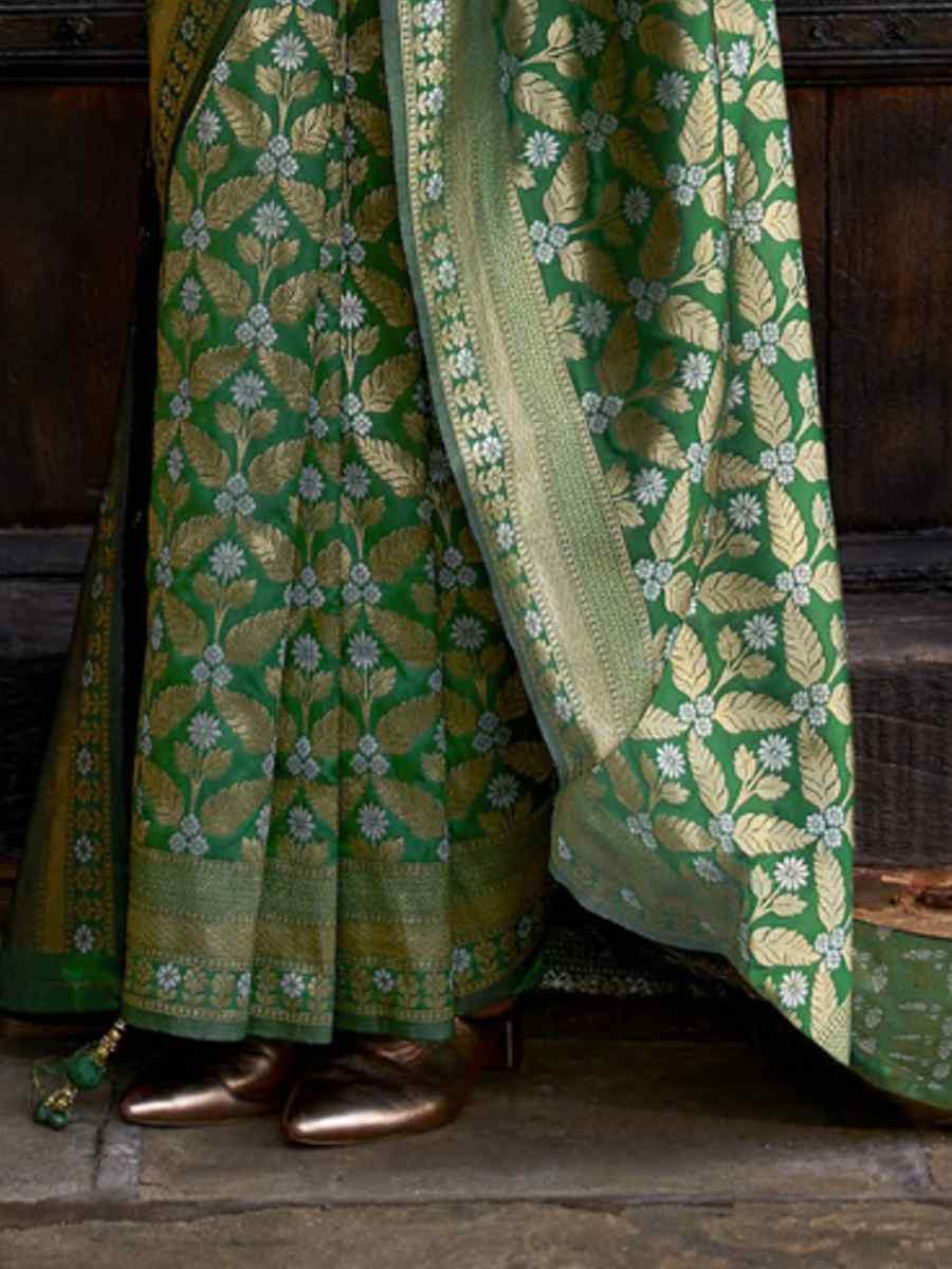 Green Poly Viscose Silk Banarasi Silk Handwoven Festival Casual Heavy Border Saree