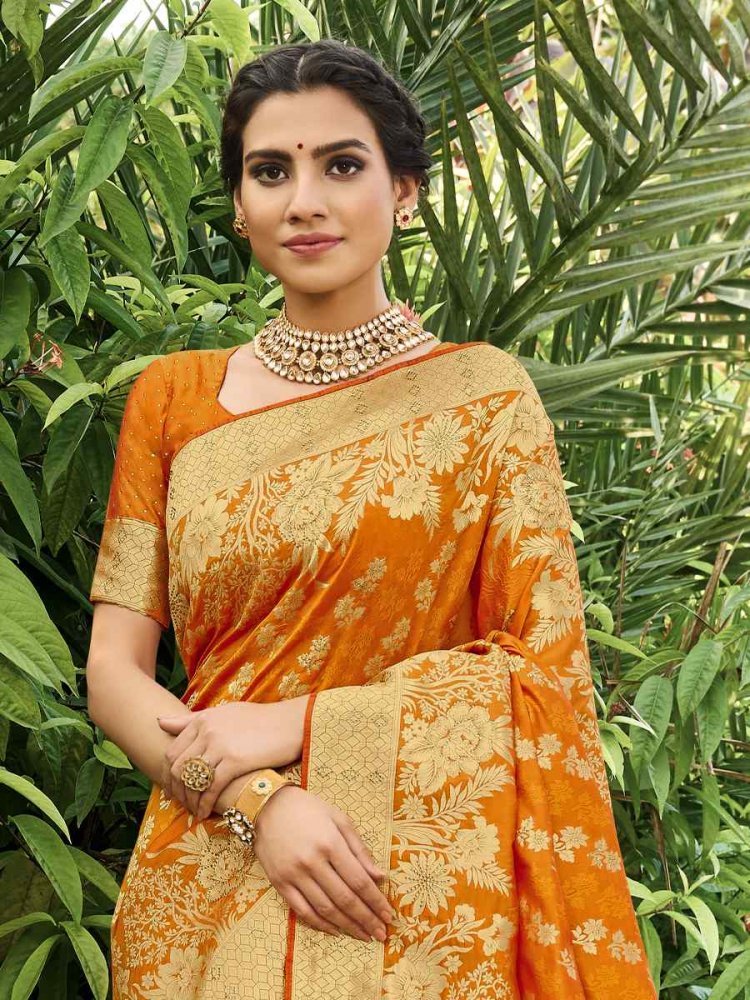 Lime Green Floral Silk Saree Mango And Floral Design On the Pallu And –  Kumaran Silks