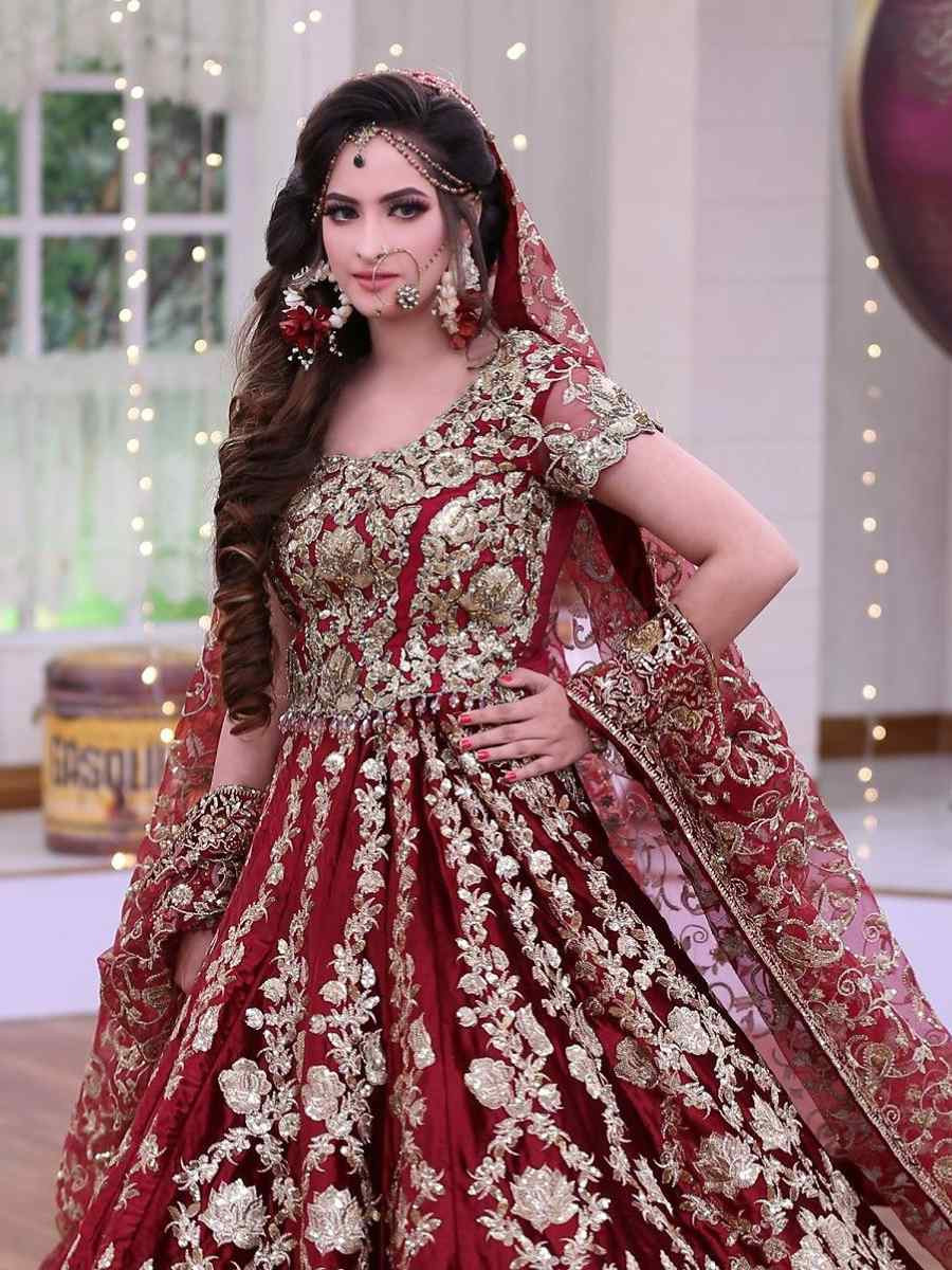 Maroon 9000 Markable Velvet Embroidered Wedding Bridal Heavy Border Lehenga Choli