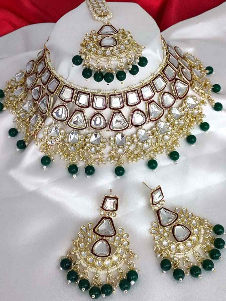 Maroon Green Alloy Festival Wear Kundan Necklace
