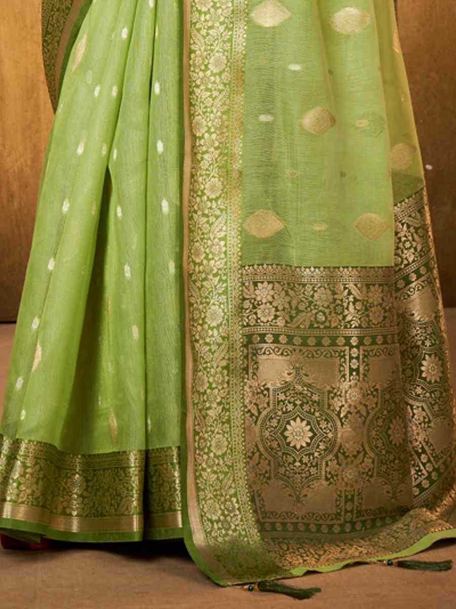 Pista Banarasi Slik Handwoven Festival Wedding Heavy Border Saree