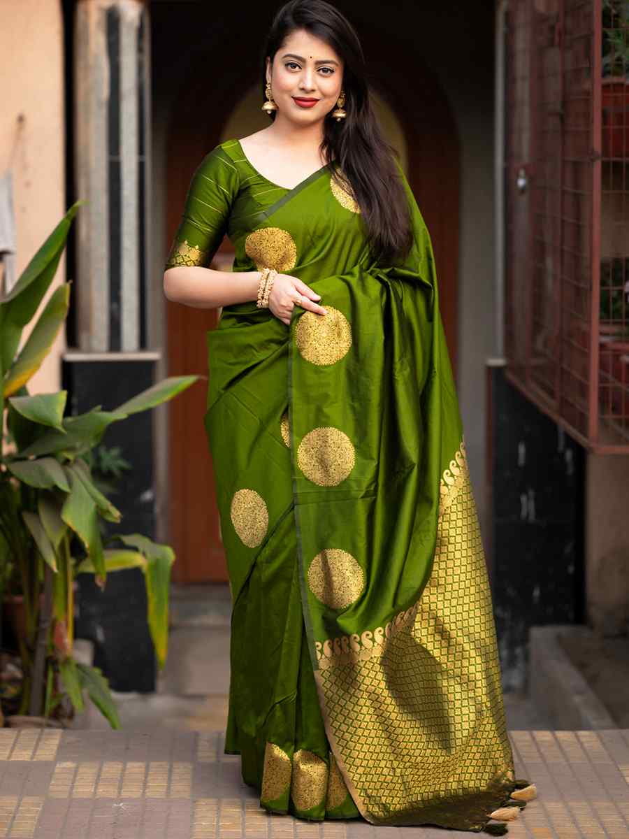 Pista Soft Silk Handwoven Wedding Festival Heavy Border Saree