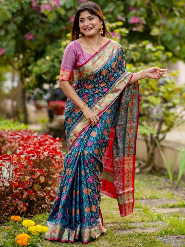 Rama Banarasi Silk Handwoven Festival Casual Classic Style Saree