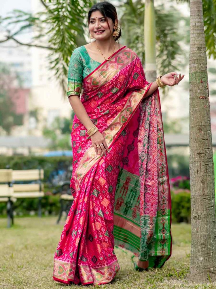 Rani Banarasi Silk Handwoven Festival Casual Classic Style Saree