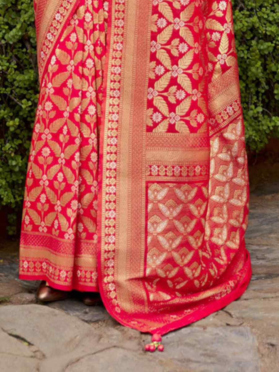 Red Poly Viscose Silk Banarasi Silk Handwoven Festival Casual Heavy Border Saree