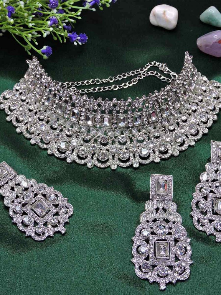 Silver White Alloy Festival Wear Kundan Necklace