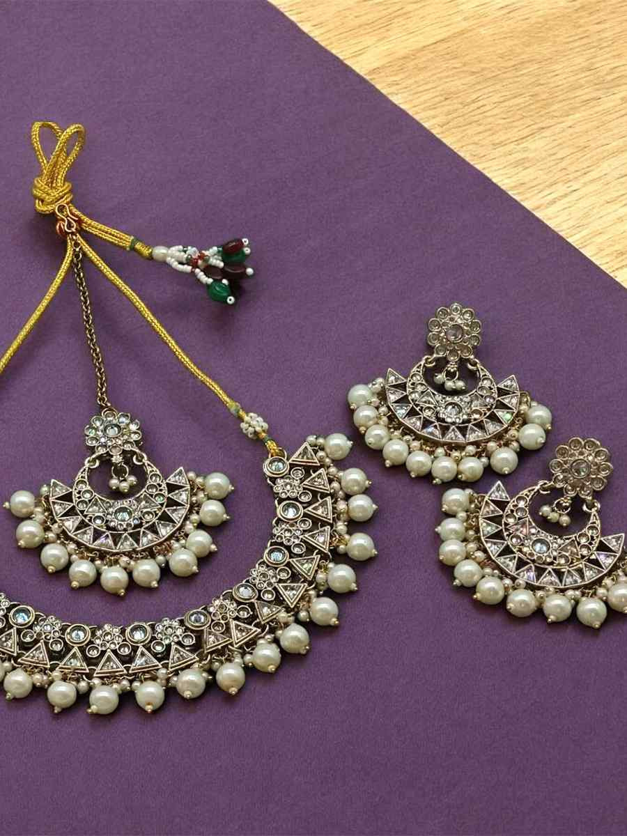 White Alloy Festival Wear Kundan Necklace