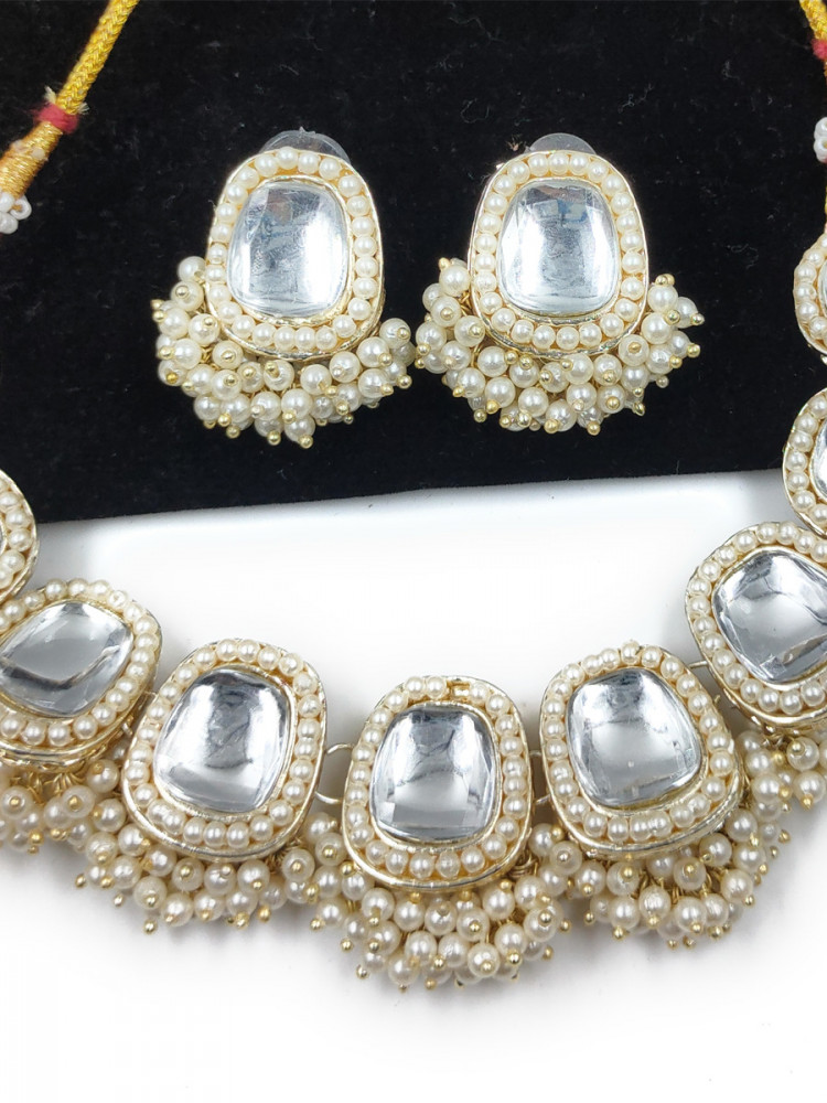 White Alloy Festival Wear Kundan Necklace