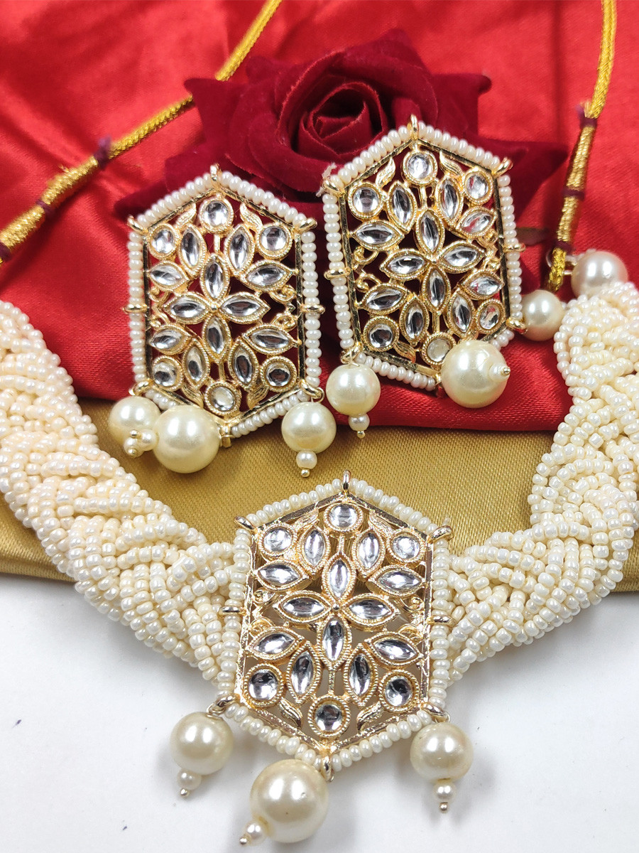 White Alloy Festival Wear Kundan Necklace