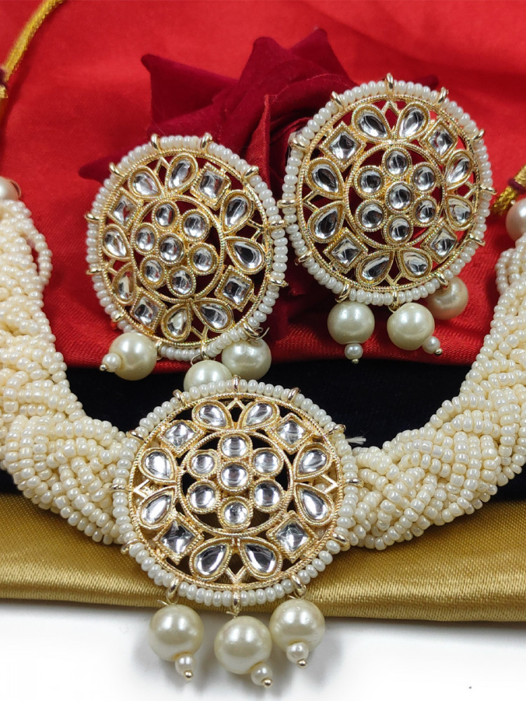 White Alloy Festival Wear Kundan Necklace