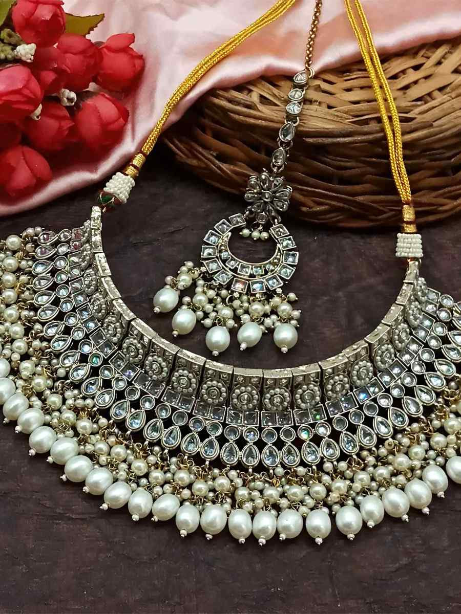 White Alloy Festival Wear Kundan Necklace