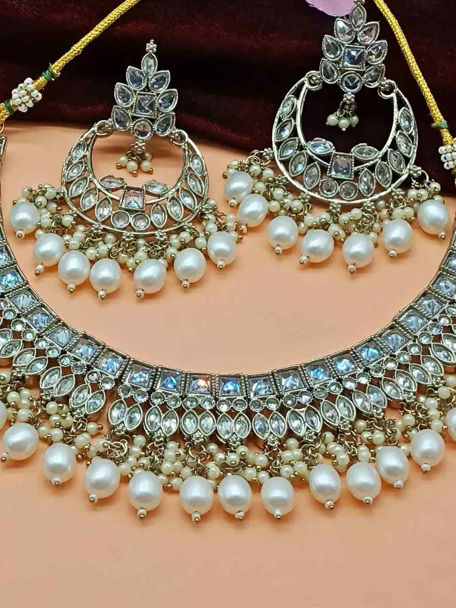 White Alloy Festival Wear Kundan Necklace