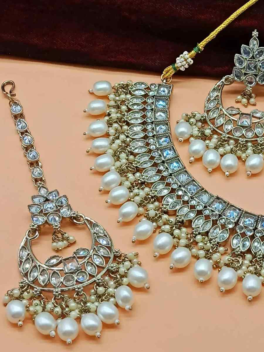 White Alloy Festival Wear Kundan Necklace