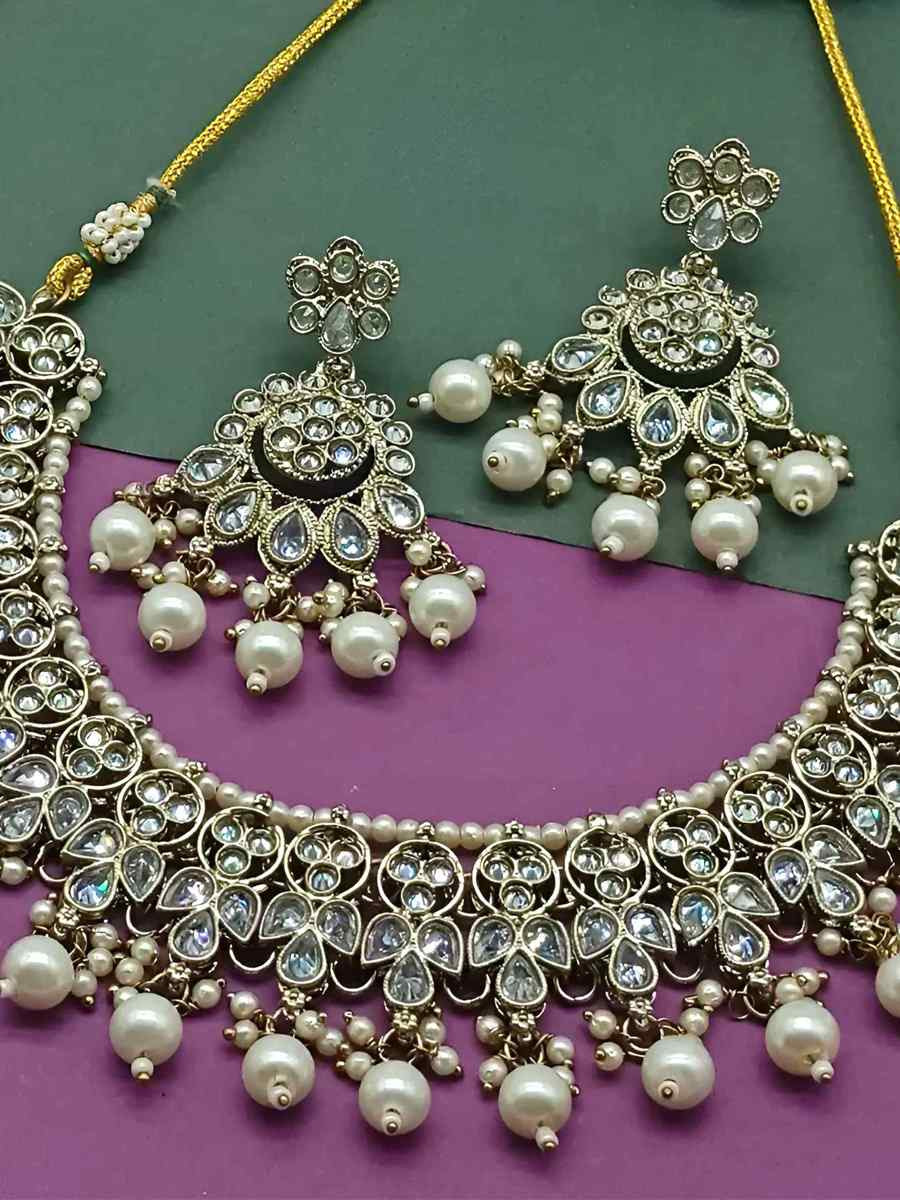 White Alloy Festival Wear Kundan Necklace