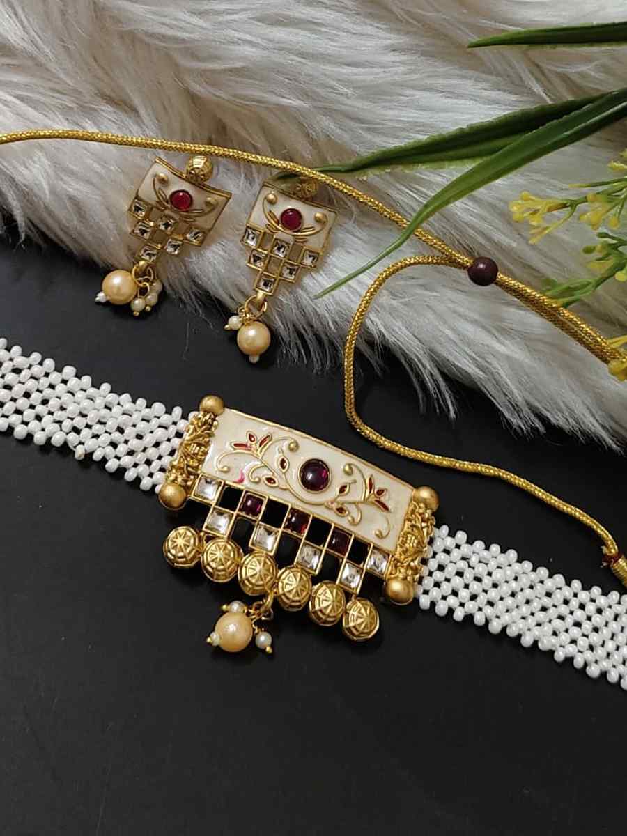 White Alloy Festival Wear Kundan Necklace