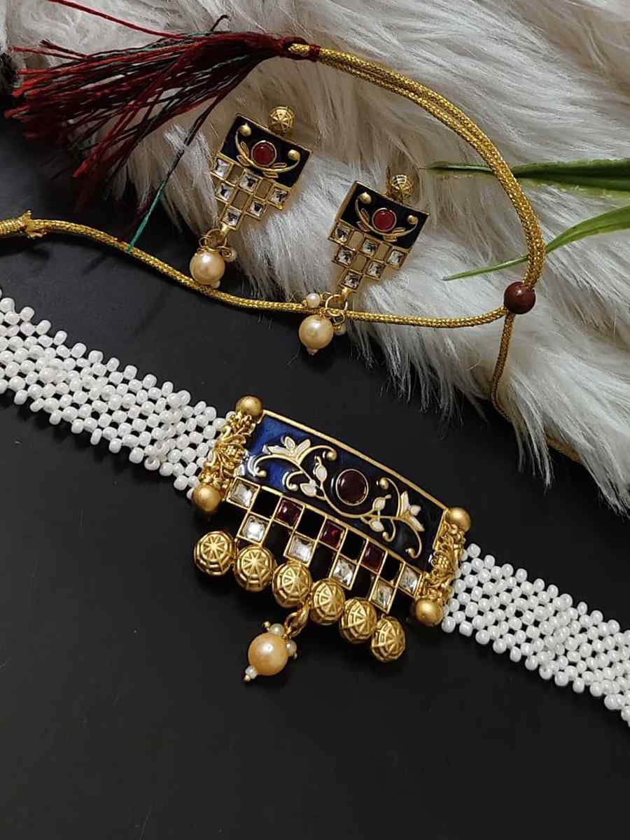 White Alloy Festival Wear Kundan Necklace