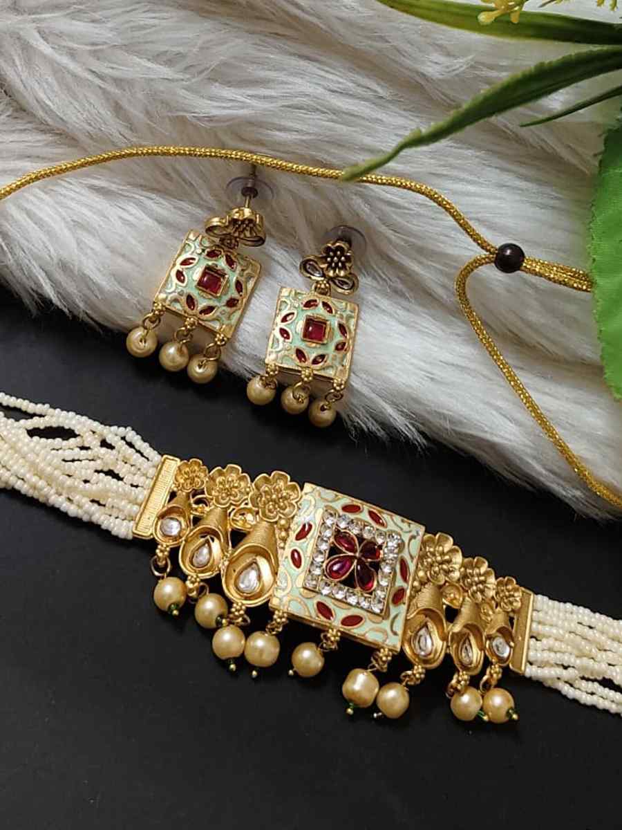 White Alloy Festival Wear Kundan Necklace