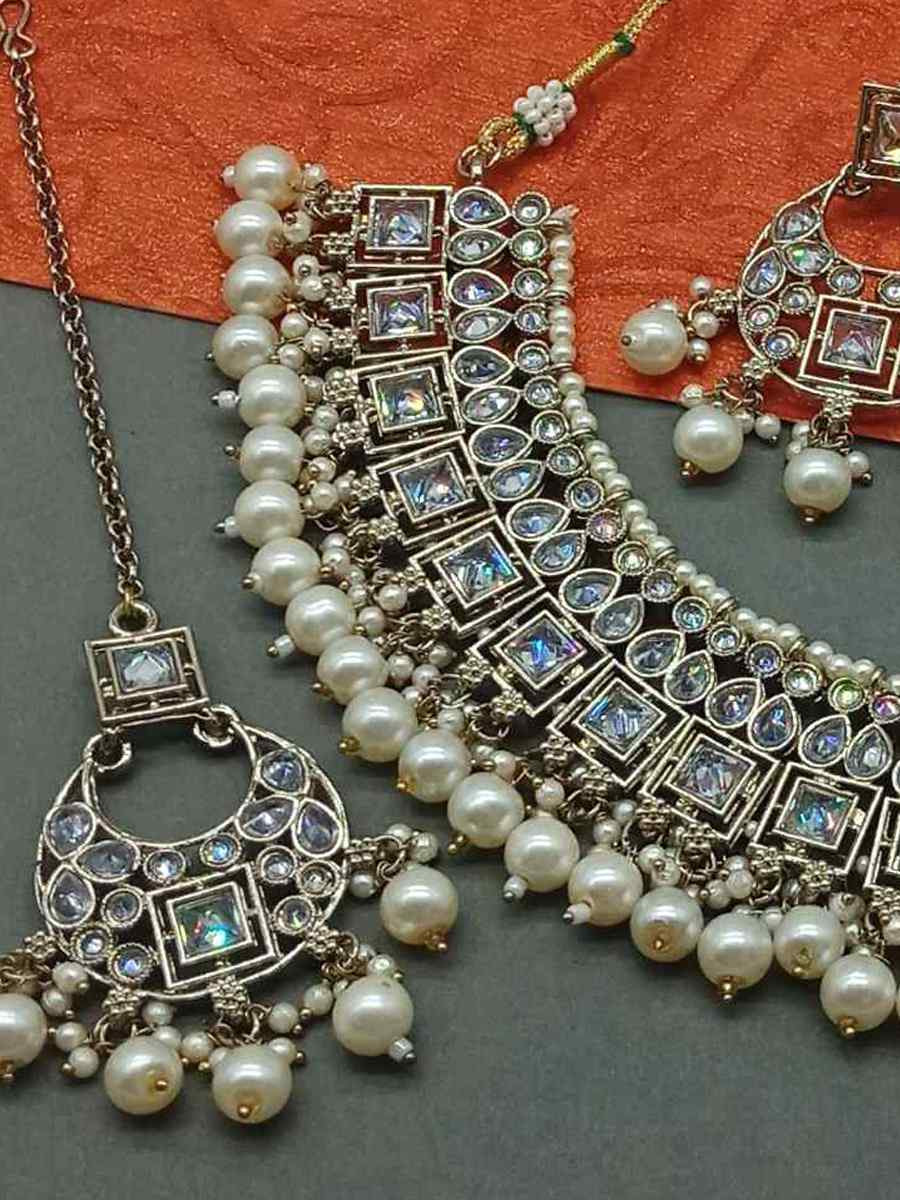 White Alloy Festival Wear Kundan Necklace