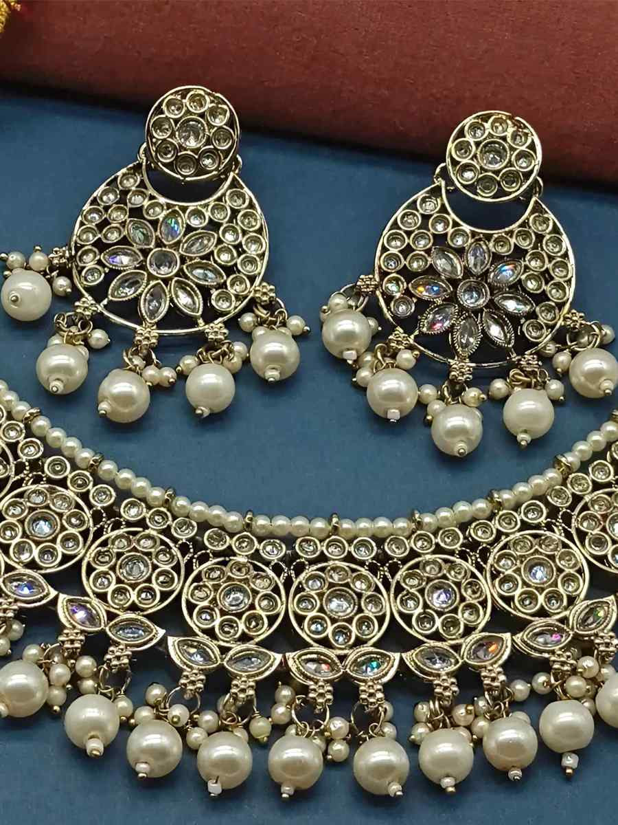 White Alloy Festival Wear Kundan Necklace