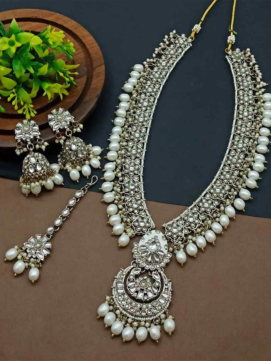 White Alloy Festival Wear Kundan Necklace