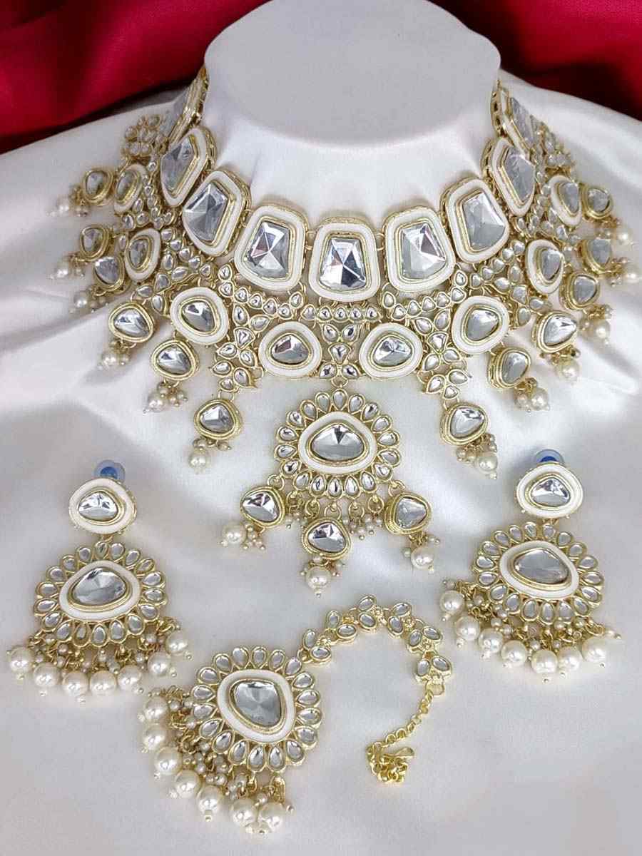 White Alloy Festival Wear Kundan Necklace