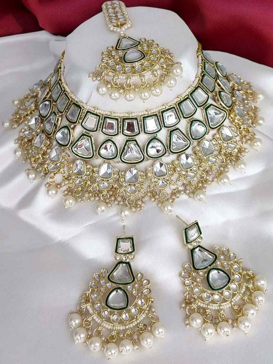 White Alloy Festival Wear Kundan Necklace