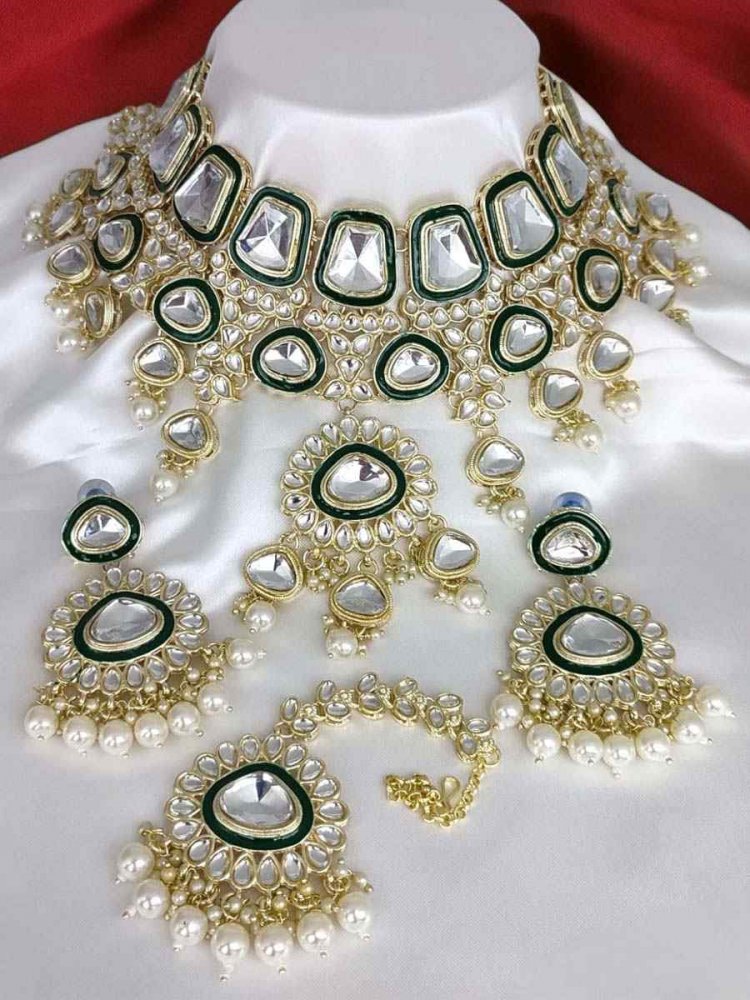 White Green Alloy Festival Wear Kundan Necklace