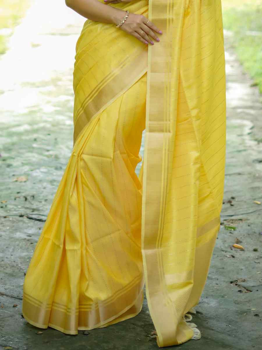 Yellow Banarasi Raw Silk  Handwoven Festival Wedding Heavy Border Saree